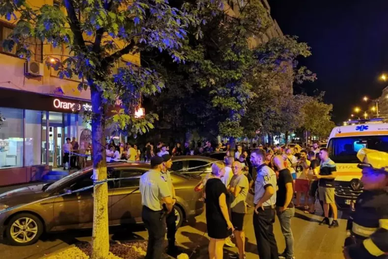 Mama-gemenilor-care-au-c-zut-de-la-etajul-10-era-live-pe-Facebook-c-nd-s-a-nt-mplat-tragedia-Ce-se-vede-n-filmare-VIDEO