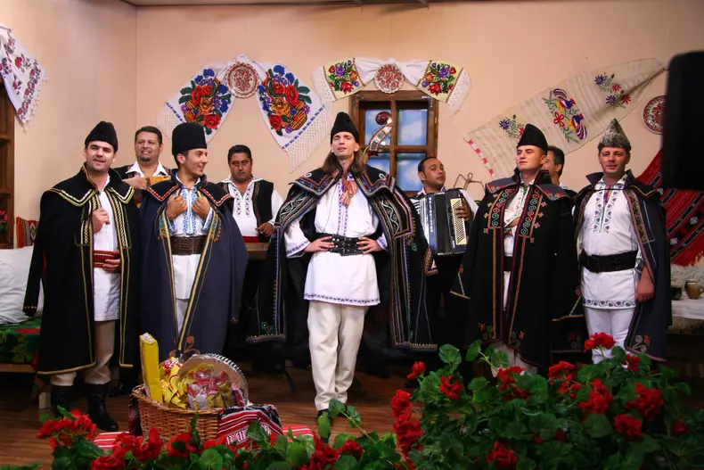 204408_465095763522408_166064462_o