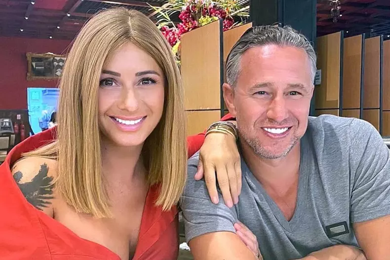 Anamaria-Prodan-se-preg-te-te-de-divor-i-a-angajat-avoca-i-de-top-pentru-a-i-face-zile-fripte-lui-Reghecampf