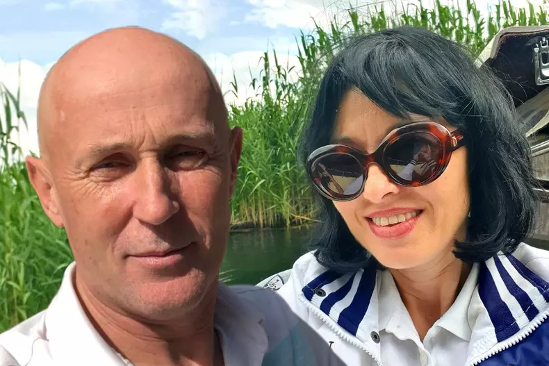Cum-arata-sotia-lui-Mugur-Mihaescu-la-plaja.-Imagine-rara-cu-jumatatea-lui-Garcea