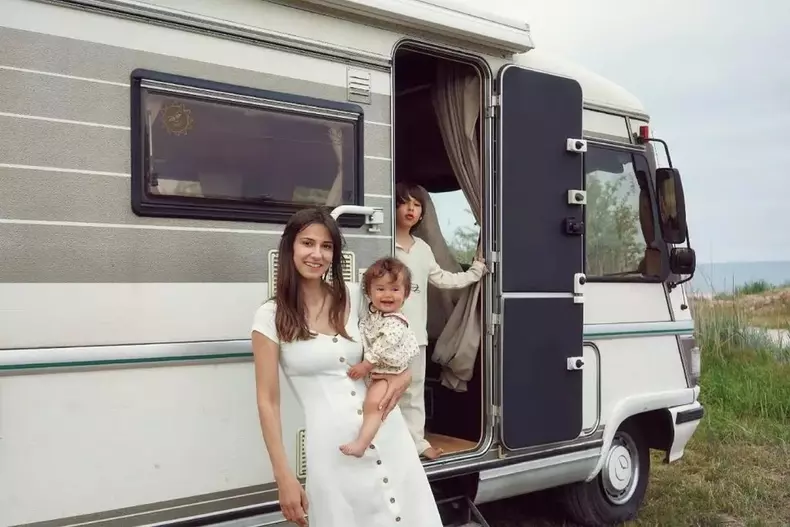 dana-rogoz-sarbatoare-mare-lia-a-implinit-un-an-7-1024x683-1