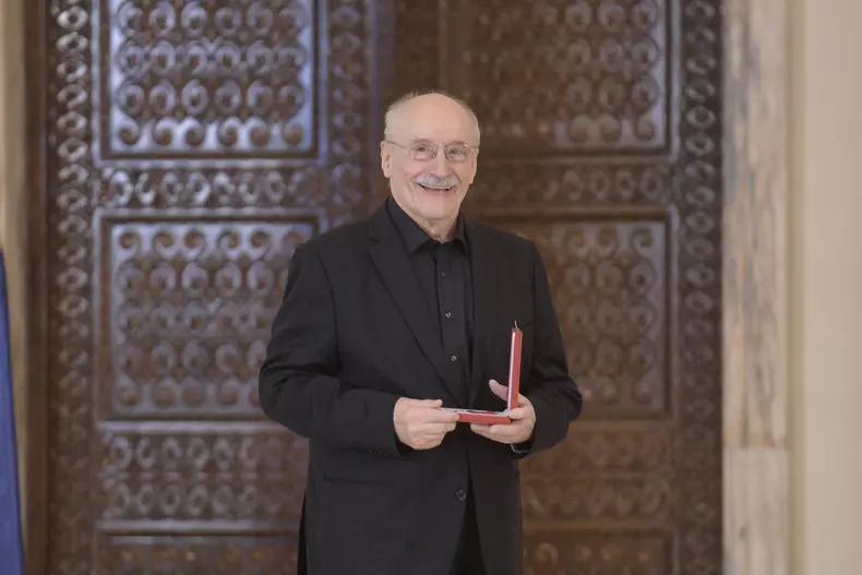 BUCURESTI - PALATUL COTROCENI - DECORARE - VICTOR REBENCIUC