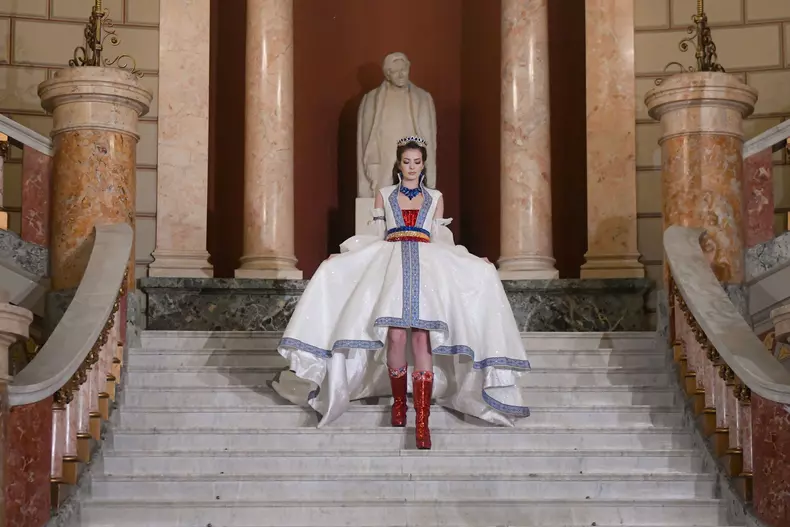 BUCURESTI - PREZENTARE COSTUM NATIONAL MISS UNIVERSE - ATENEUL R