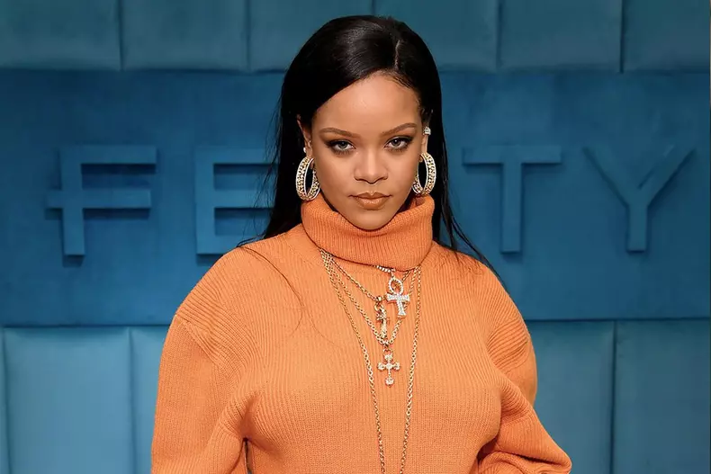 Rihanna mamica pentru prima oara