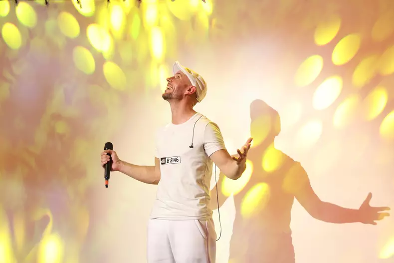 Alex-Dowis-golden-buzz-Smiley-Pavel-Bartos