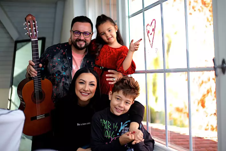 Andra si familia ei