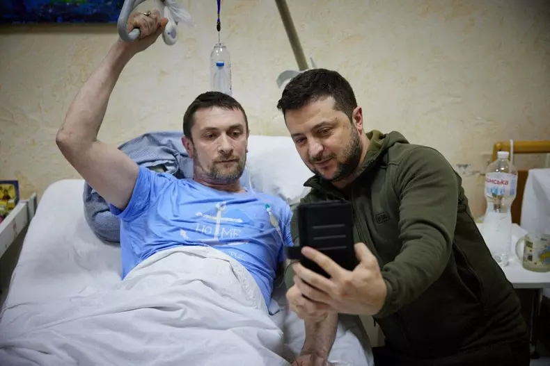 Vladimir Zelenskiy visits wounded soldiers by Russian attacks on Ukraine