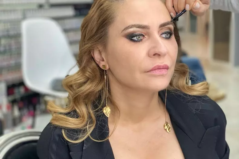 Adina-Buzatu-a-povestit-cu-ochii-in-lacrimi-tragedia-prin-care-a-trecut.-Ce-a-spus-despre-tatal-ei