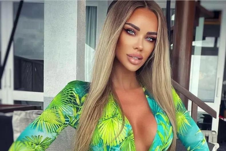 Iata-ce-si-au-spus-Bianca-Dragusanu-si-Iulia-Salagean-„I-ai-cerut-10.000-de-euro-lu-unu-sa-i-s@-p