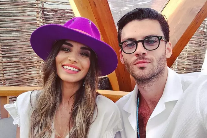 Lili-Sandu-a-ramas-fara-sotul-mai-tanar-cu-12-ani-chiar-de-ziua-ei.-Unde-a-plecat-barbatul-sa-se-d