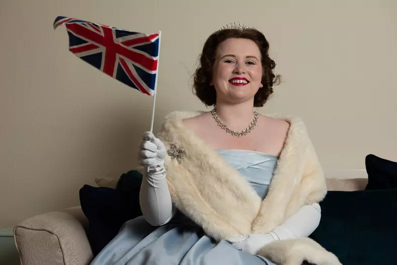 YOUNG QUEEN ELIZABETH LOOK-A-LIKE