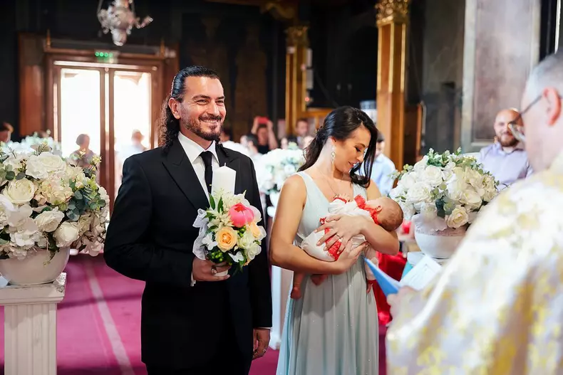 Catalina-Ponor-si-Bogdan-Jianu-au-botezat-o-fetita