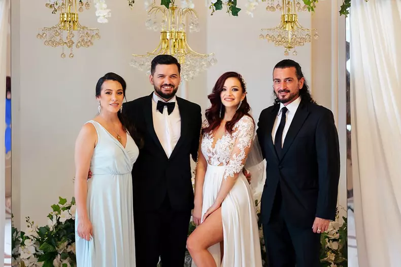 Catalina-Ponor-si-Bogdan-Jianu-au-devenit-parinti-spirituali