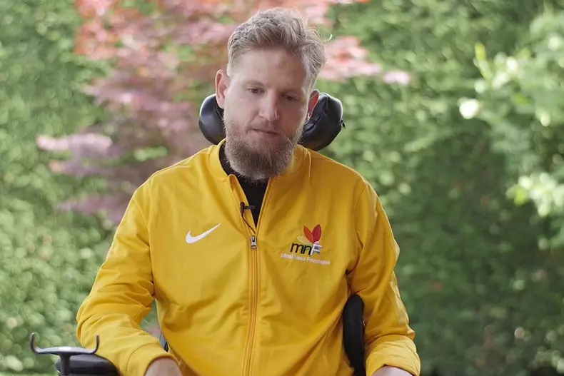 Mihai-Neșu-miracol-la-început-de-2021.-Mănâncă-singur