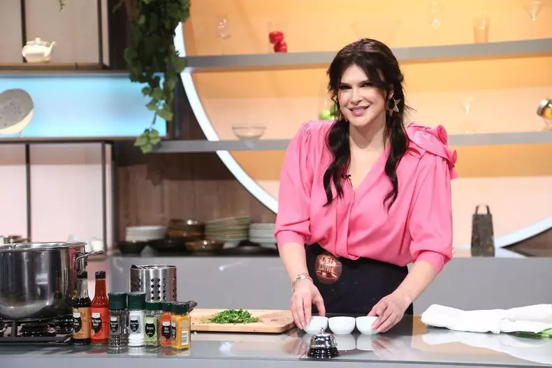 chefi-la-cutite-monica-birladeanu