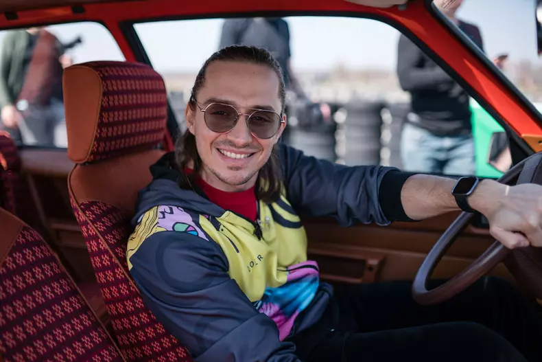 cine-este-sebastian-cotofana-11