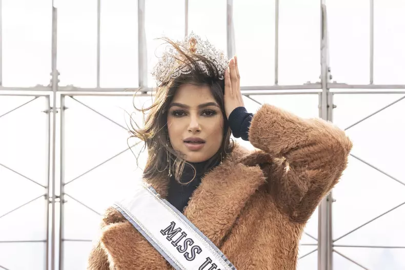 NY: Miss Universe Harnaaz Sandhu of India visits the Empire State Building