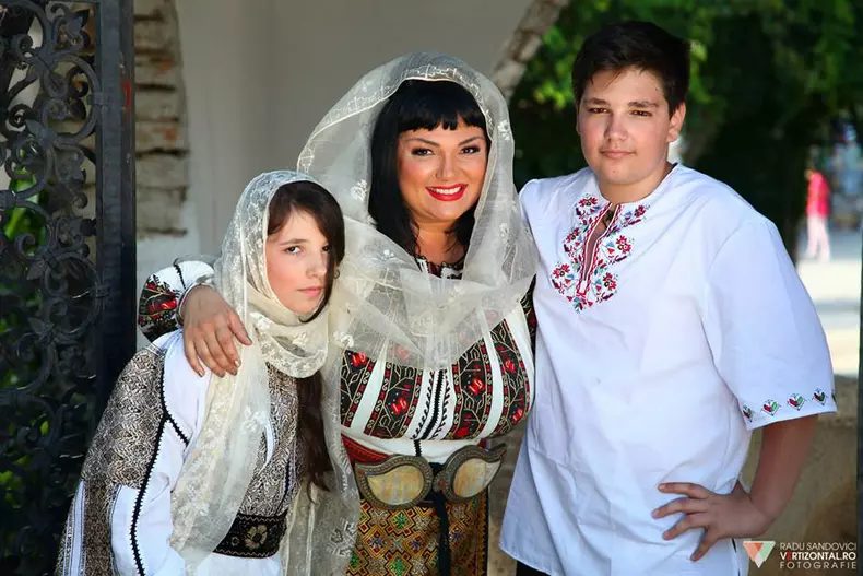 ozana-barabcancea-si-copii-1