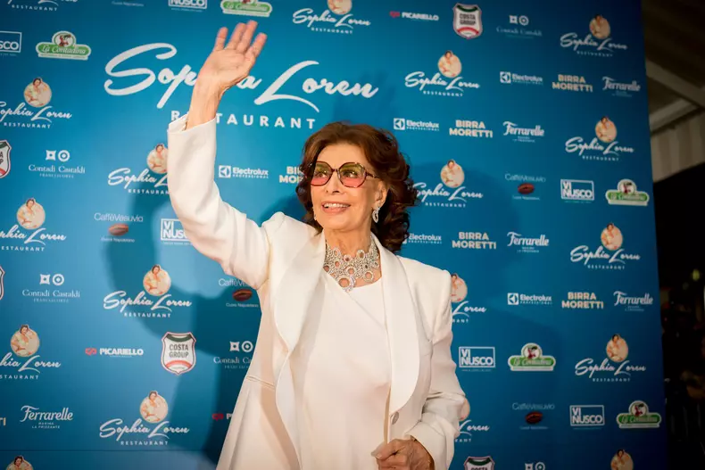 Italy: Sophia Loren inaugurates the restaurant dedicated to her