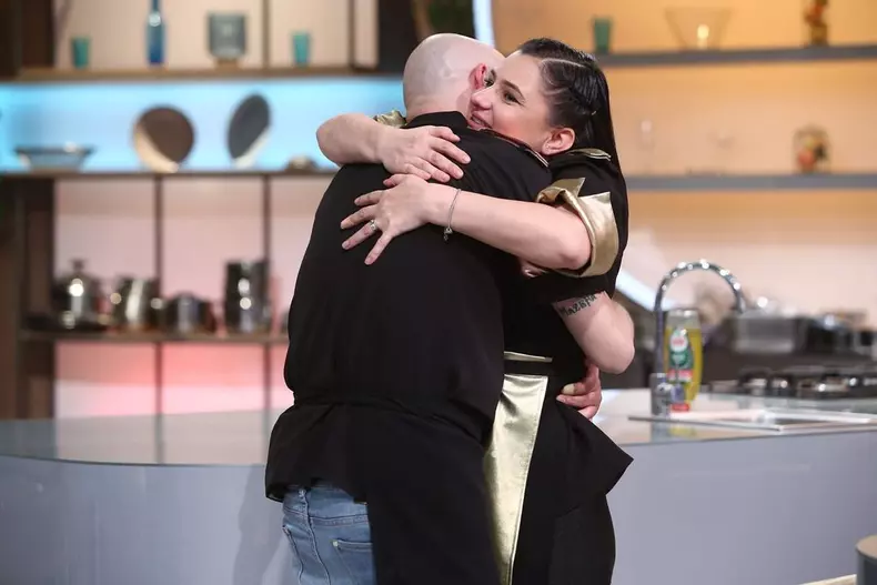 madalina-cretan-sotia-lui-nosfe-chefi-la-cutite-