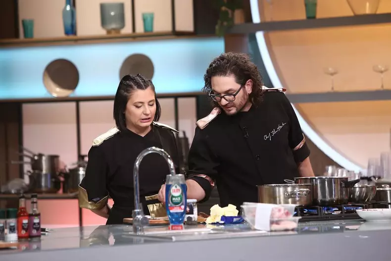 madalina-cretan-sotia-lui-nosfe-chefi-la-cutite-7