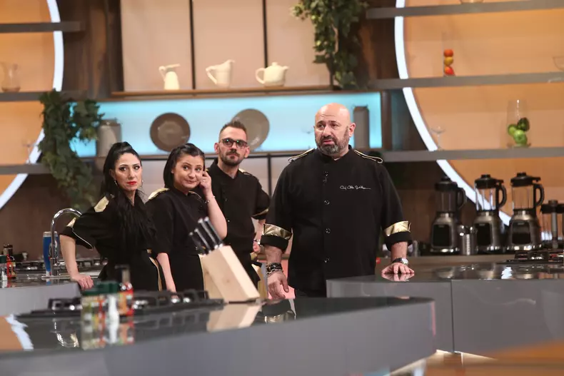 madalina-cretan-titus-antonescu-eliminati-chefi-la-cutite-copy