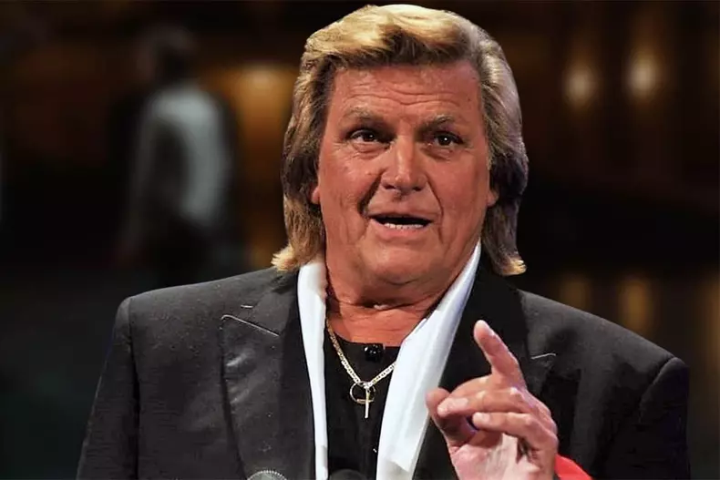 florin-piersic-si-a-lansat-prima-carte-de-memorii.-viata-este-o-poveste-vanzari-record-la-targul-de-carte-gaudeamus