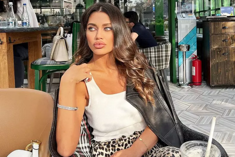 FOSTA IUBITA A LUI ADRIAN MITITELU JR