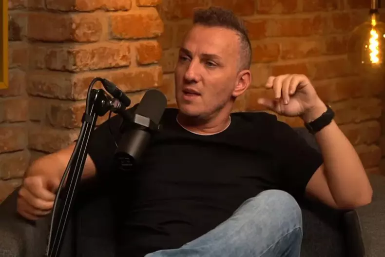 mihai-traistariu-la-podcast-happyfish-aproximativ-discutii-2022-1000x667-1