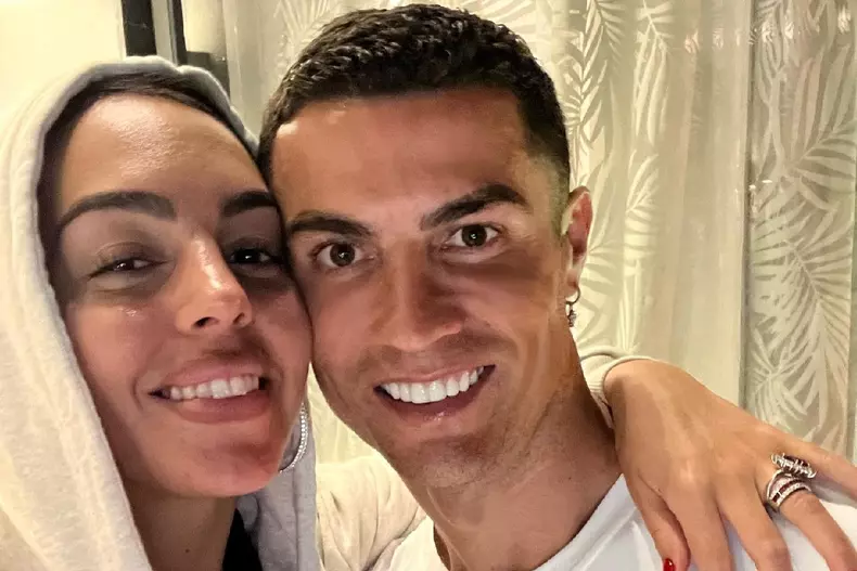 ronaldo si iubita sa