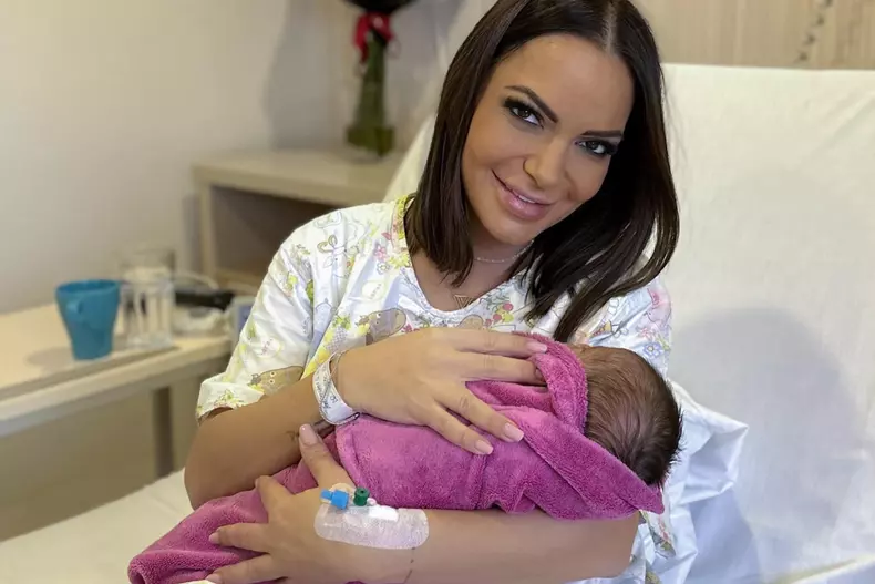 decizia-neasteptata-luata-de-andreea-antonescu-dupa-ce-a-nascut.-cum-se-poate-numi-fetita-sa-exclusiv-2