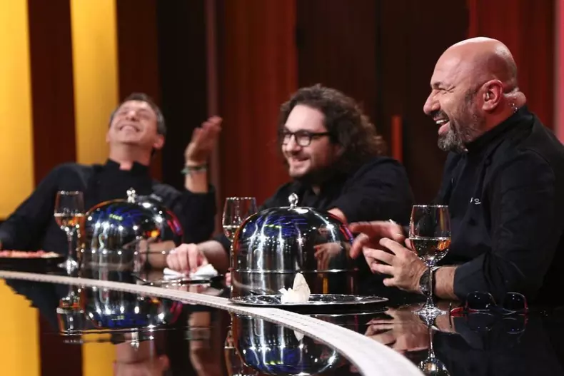 la-ce-ora-incepe-chefi-la-cutite-1024x683-2