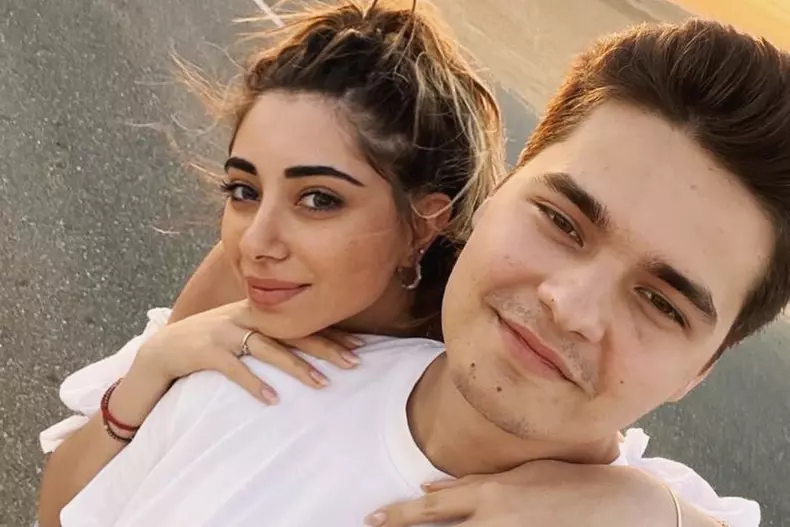 selly-surpriza-de-proportii-pentru-iubita-lui-1-1