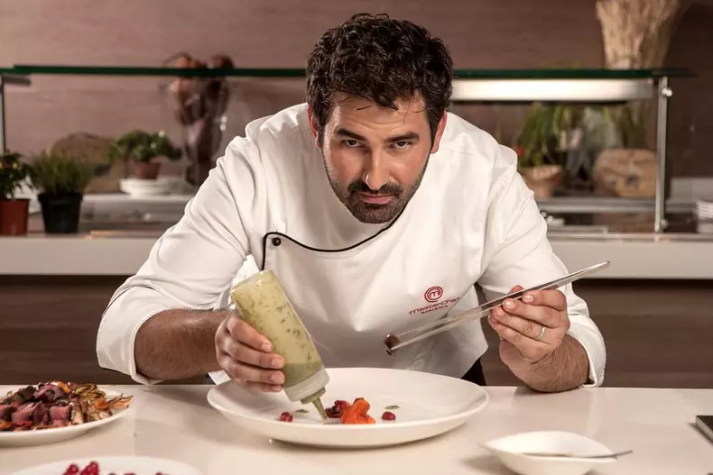 ce-face-si-cum-arata-adrian-hadean-la-4-ani-dupa-ce-a-plecat-din-juriul-masterchef_size20