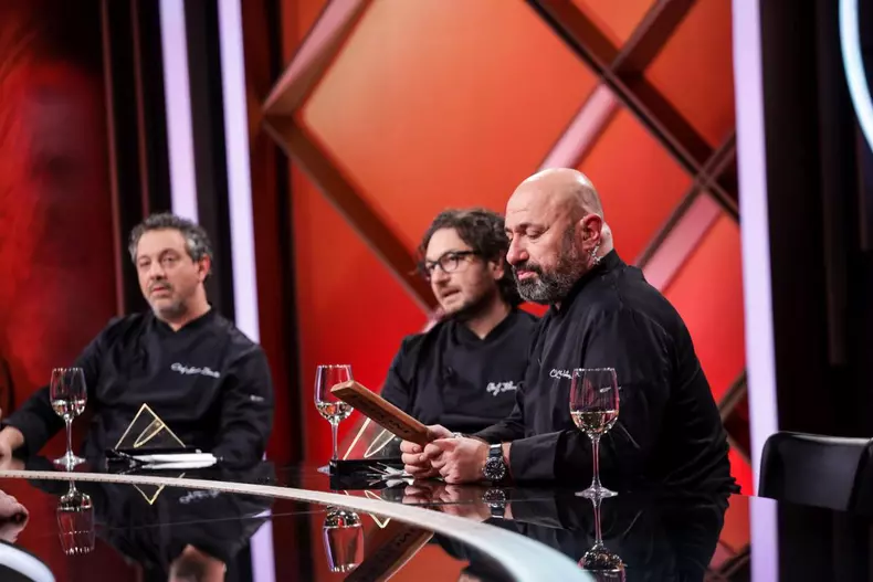 juratii-de-la-chefi-la-cutite--la-un-pas-de-blocaj--in-timpul-filmarilor-e-ceva-imposibil-e-de-doamne-fereste--andreea-balan-le-stabileste-soarta-5_94964600