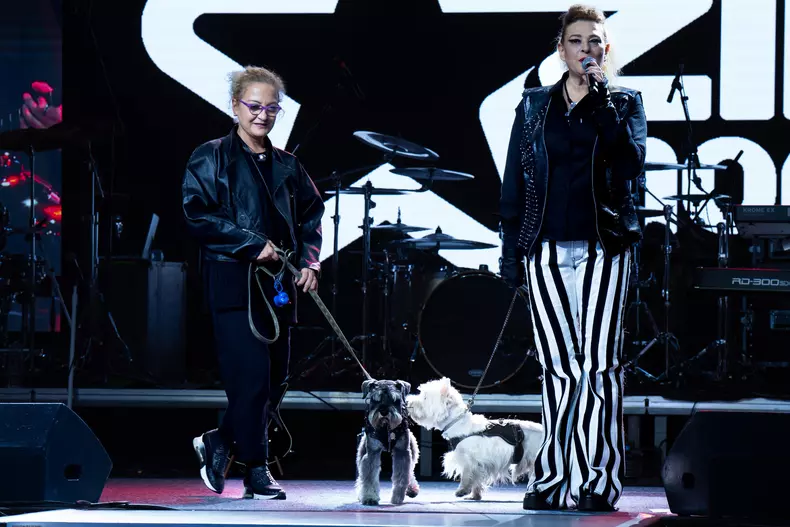 Mirela Vescan si Laura stone704556_9173876027357487964_n