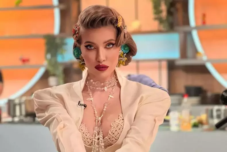iulia albu tv