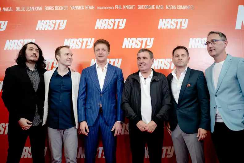 8.-gica-popescu-gica-hagi-si-realizatorii-filmului