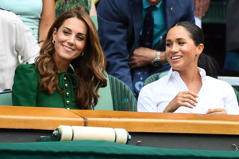 Archives - Catherine (Kate) Middleton, duchesse de Cambridge, Meghan Markle, duchesse de Sussex, sont dans les tribunes lors de la finale femme de Wimbledon "Serena Williams - Simona Halep (2/6 - 2/6) à Londres