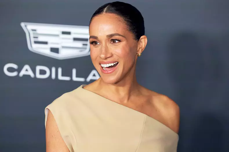 meghan-markle-variety-power-of-women-gala-111723-2-073cd6472af046fc9791bd60730e116e