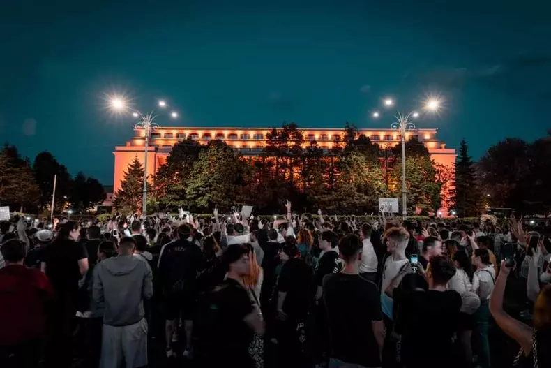 protest-impotriva-modului-in-care-decurge-procesul-de-la-mangalia-facebook-angi-serban-q-magazine
