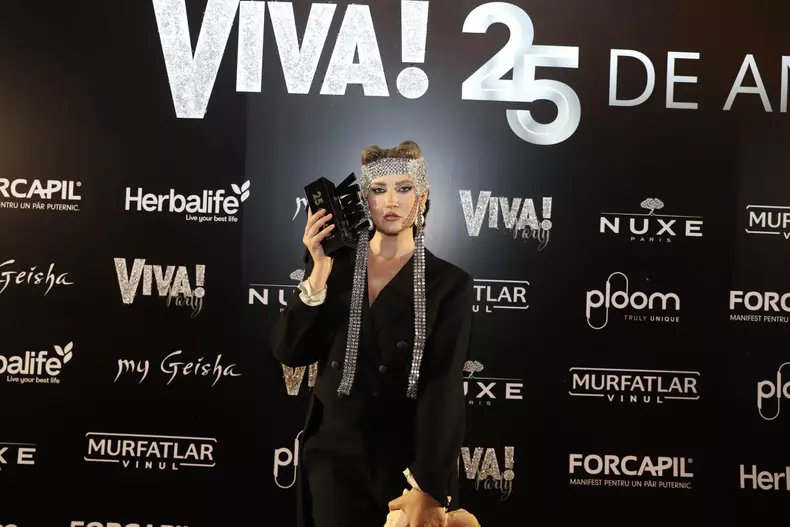 iulia-albu-45606-1