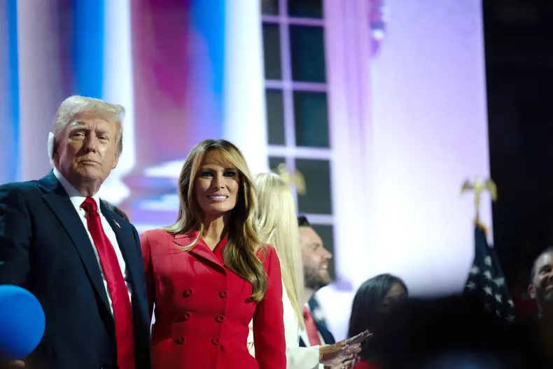 Donald Trump accepte la nomination républicaine pour la présidentielle américaine au Fiserv Forum lors de la Convention nationale républicaine à Milwaukee
