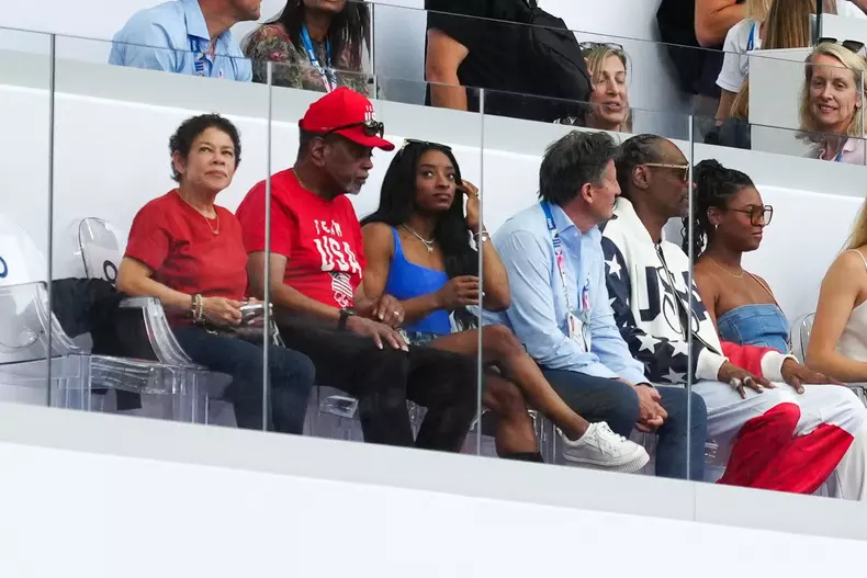 Paris 2024 - Snoop Dogg And Simone Biles At Athletics Event
