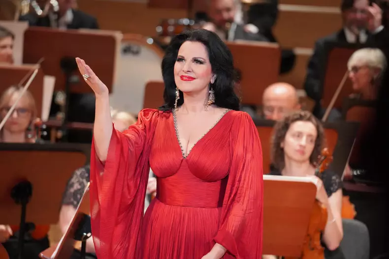 angela gheorghiu 705