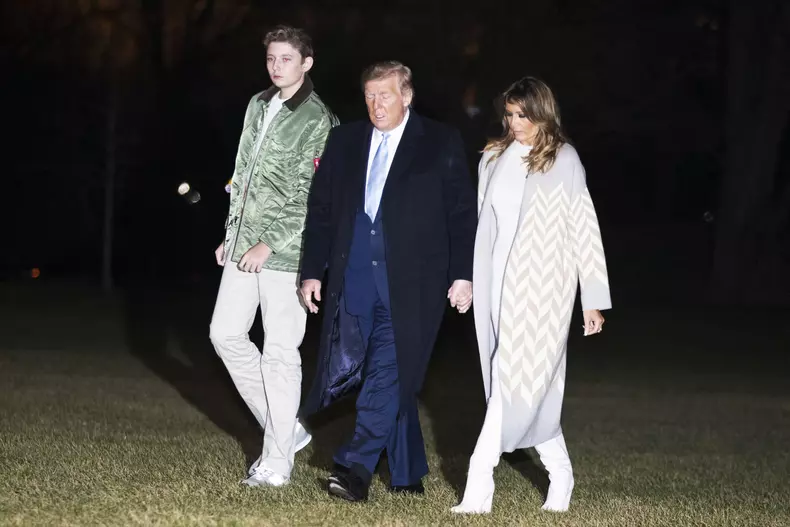 President Trump arrives to the White House