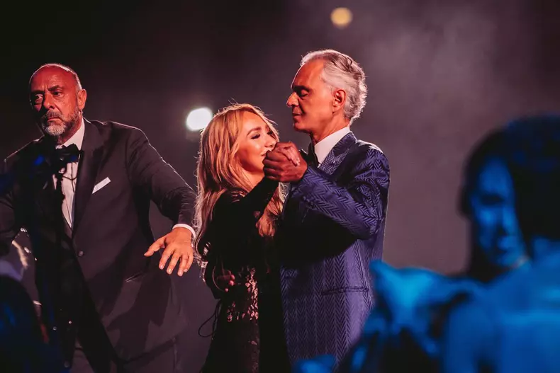 Cine-este-Cristina-Pasaroiu-5