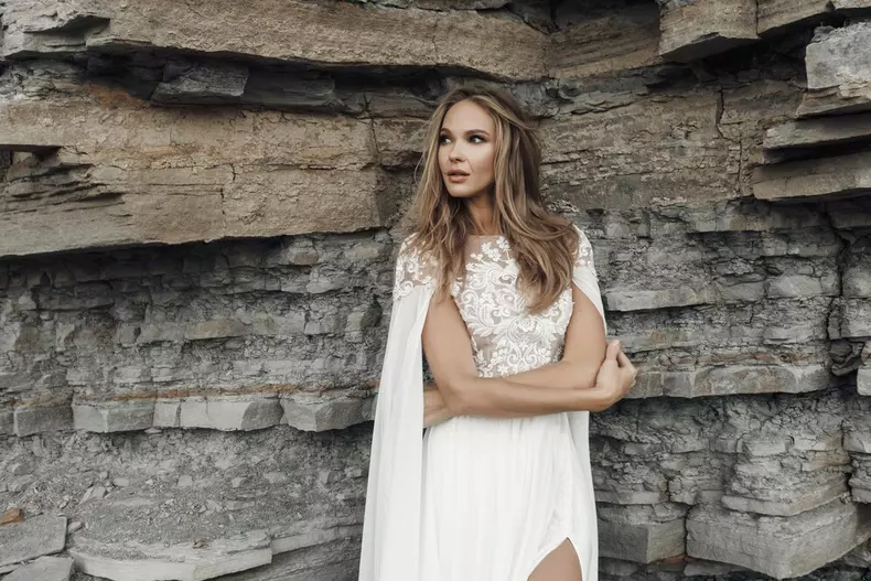 beautiful-bride-wedding-drees_624325-717