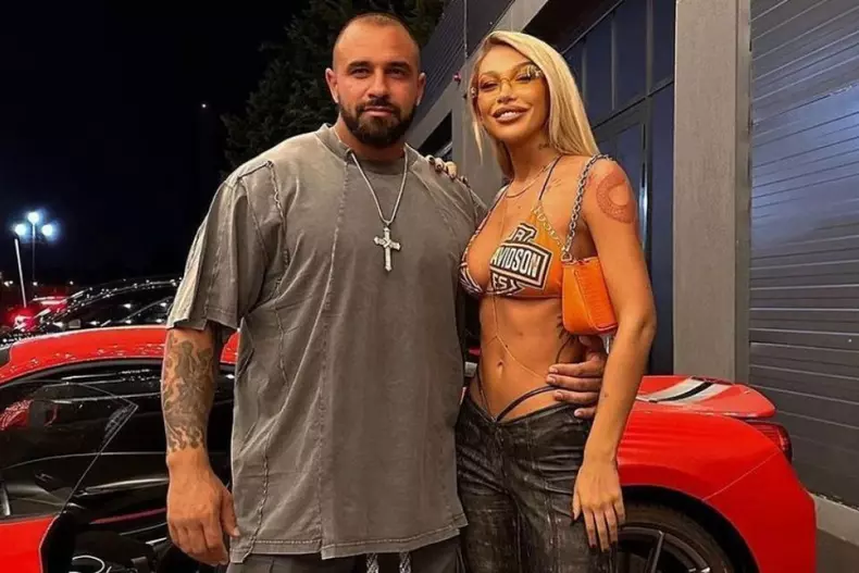 ema-uta0-alex-bodi-4