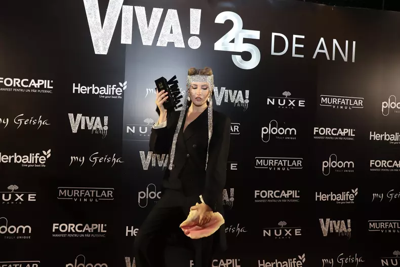 iulia albu 300